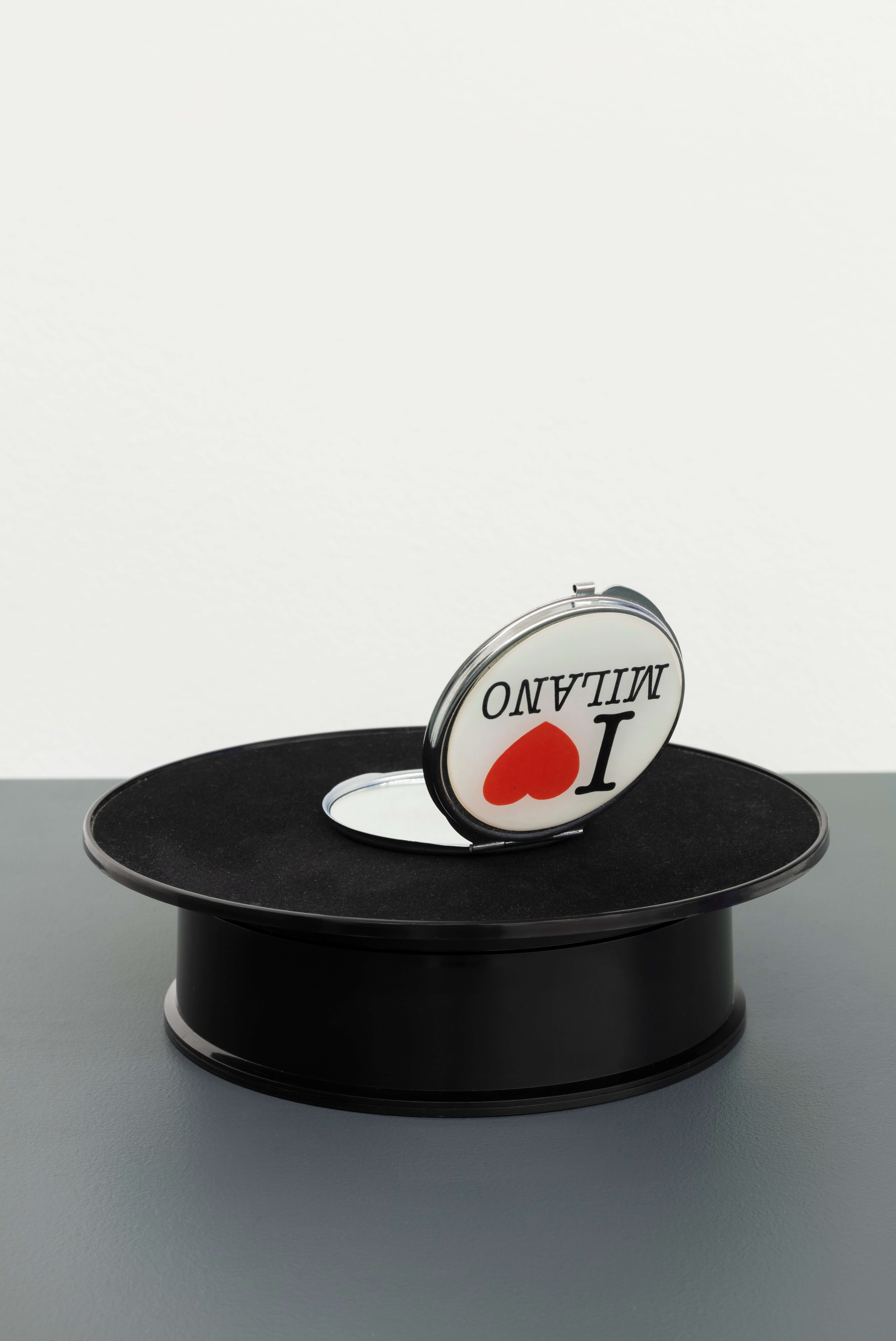 I LOVE MILANO, 2021 Mirror, rotating platform Photo: Andrea Rossetti Courtesy of CfAlive, Milano