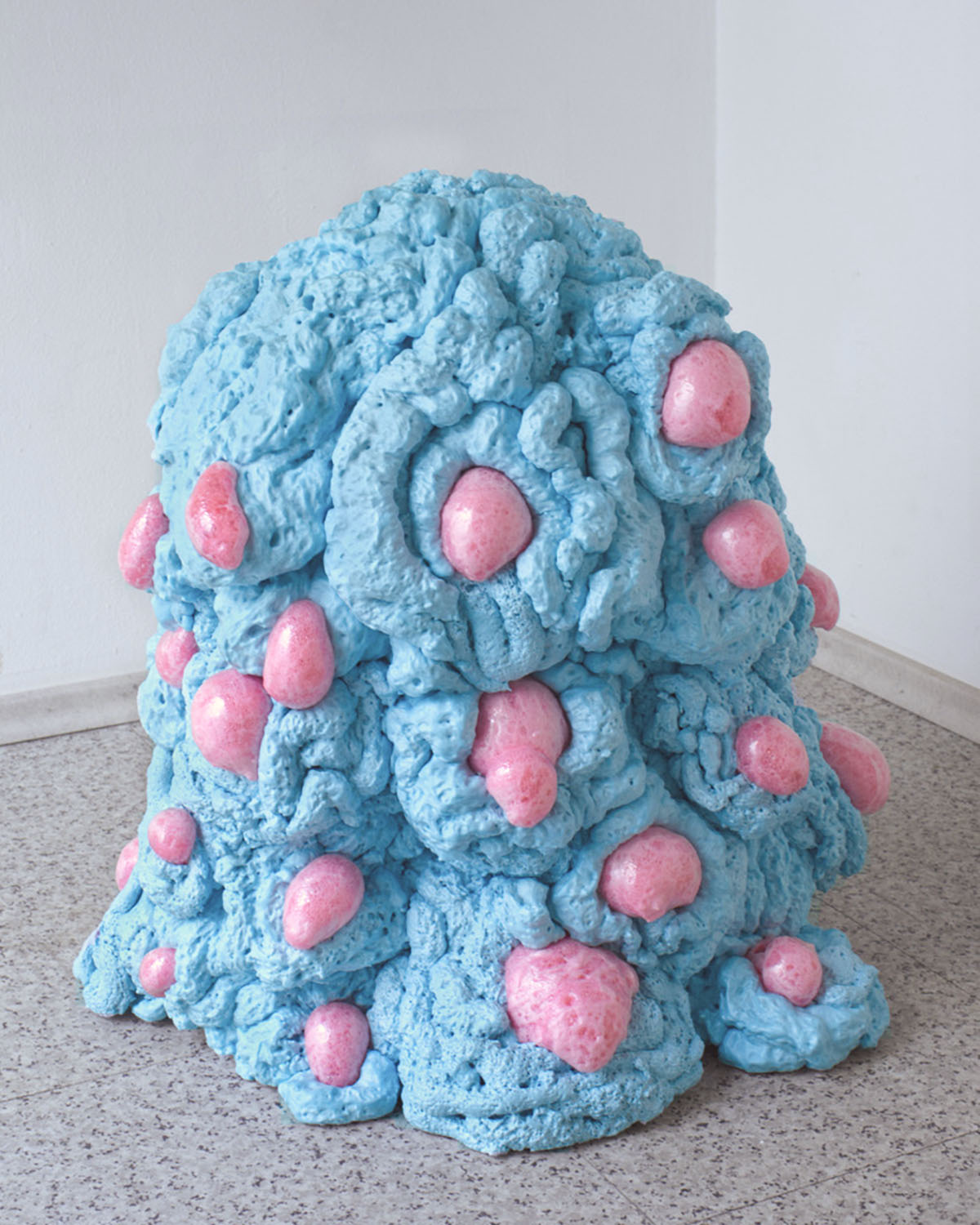 "Nurture me!" Polyurethanschaum, Styropor, 50x30x50cm (LxBxH), 2021