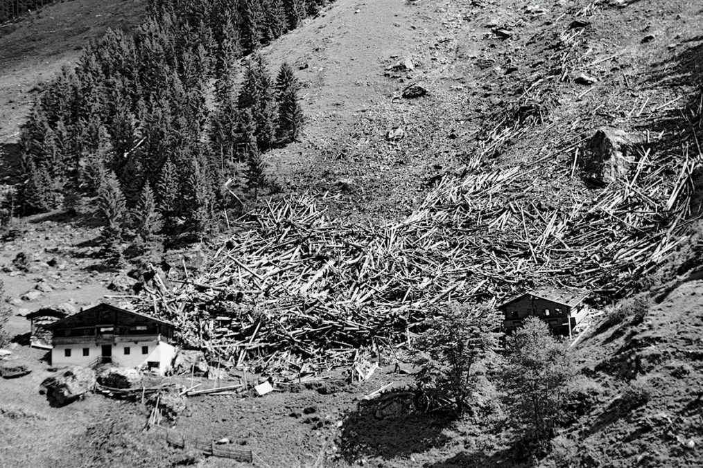 Lois Hechenblaikner Hinter den Bergen