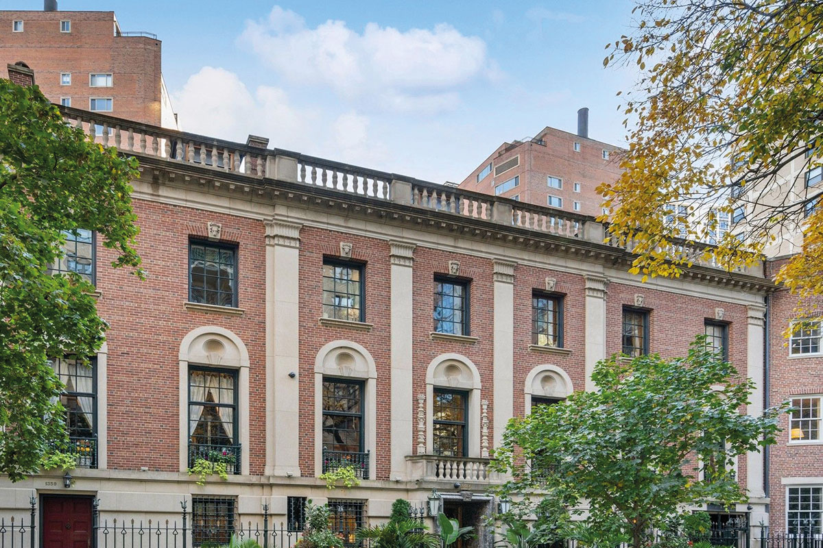 View of Astor Court in the historic Chicago Gold Coast. Image courtesy of Neighbors Art Fair