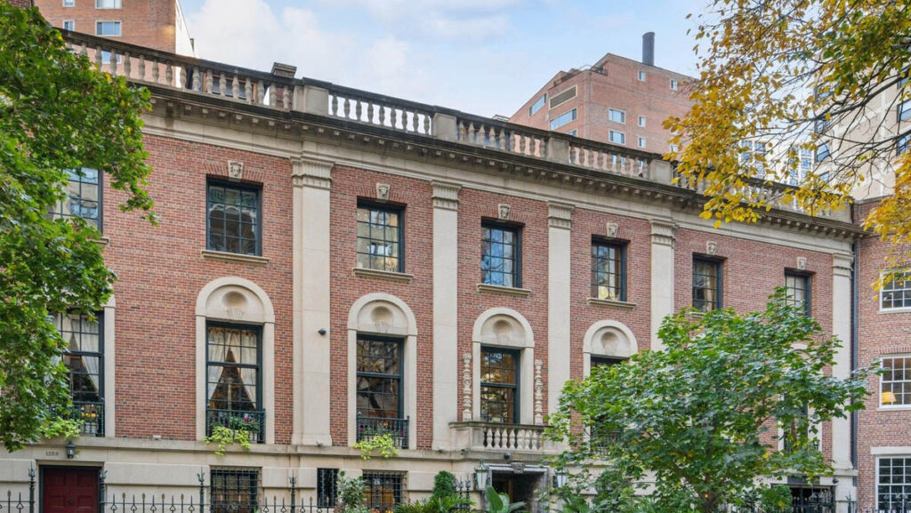 View of Astor Court in the historic Chicago Gold Coast. Image courtesy of Neighbors fair.