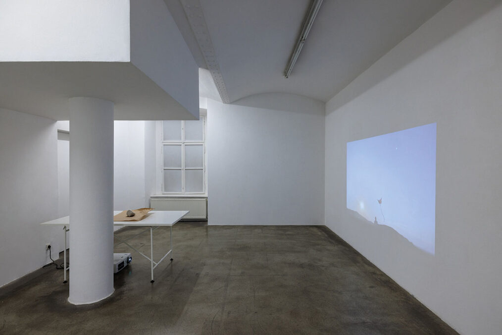 Ausstellungsansicht. Aaron Amar Bhamra: ppp—fff, Galerie Martin Janda, Wien, 2025. Fotograf: Manuel Carreon Lopez / kunst-dokumentation.com. Courtesy the artist & Galerie Martin Janda