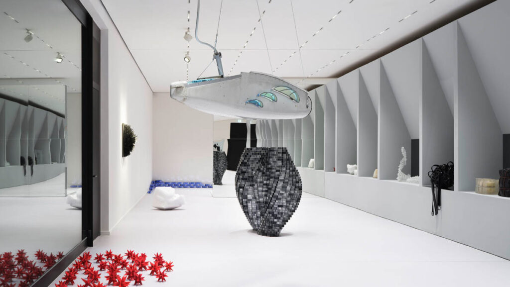 Exhibition view Future Horizons. Glass in Contemporary Art, Alexander Tutsek-Stiftung, Munich, BlackBox, featuring works by Kiki Smith, Ju Young Kim, Shirazeh Houshiary, Josepha Gasch-Muche, Yoshiaki Kojiro, Pae White, Masahiro Sasaki, Monica Bonvicini, and Janusz Walentynowicz © VG Bild-Kunst, Bonn 2025, Photo: NOSHE