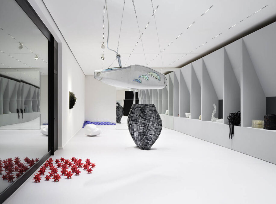 Exhibition view Future Horizons. Glass in Contemporary Art, Alexander Tutsek-Stiftung, Munich, BlackBox, featuring works by Kiki Smith, Ju Young Kim, Shirazeh Houshiary, Josepha Gasch-Muche, Yoshiaki Kojiro, Pae White, Masahiro Sasaki, Monica Bonvicini, and Janusz Walentynowicz © VG Bild-Kunst, Bonn 2025, Photo: NOSHE