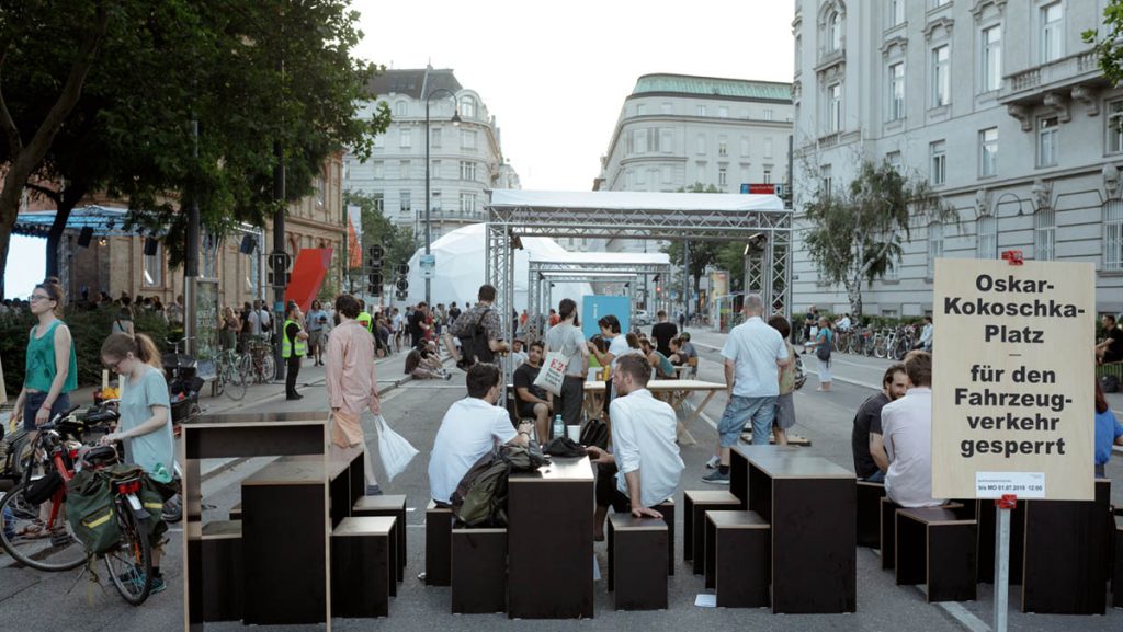 Oskar-Kokoschka-Platz beim Angewandte Festival 2019, Foto: Mani Froh