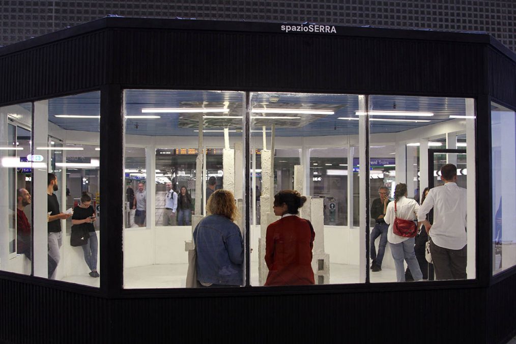 Anna Bochkova, Le città felici hanno l’architettura at spazioSERRA, Milan, 2019. Concrete, card- board, aluminum leafs. Exhibition view. Photo credit: Cristiano Rizzo