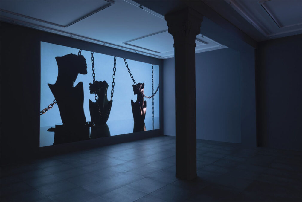 Anna Franceschini, DID YOU KNOW YOU HAVE A BROKEN GLASS IN THE WINDOW?, 2020 HD video - color, silent Edition of 3 + 2 AP. Vistamare Milan