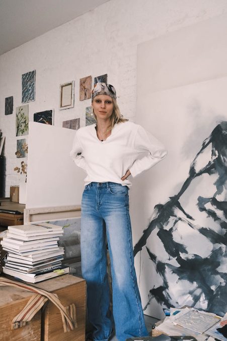 Anna Kuen im Studio in Berlin