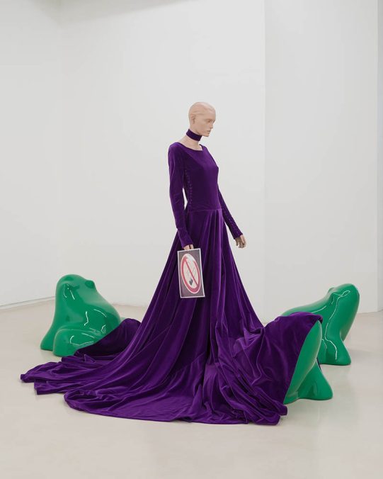 Anna-Sophie Berger Lady Wealth, 2022 velvet, cotton, thread, polyurethane, lacquer, paint, laminated paper, zip tie, frogs (Hester & Eldridge) 72h x 92w x 94d in 182.88h x 233.68w x 238.76d cm Bas-2022-334