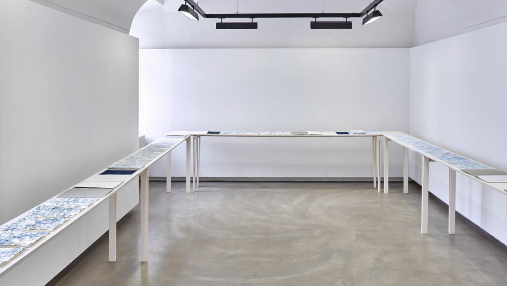 Ausstellungsansicht ACTA, Neue Galerie 2025. Foto: WEST. Fotostudio