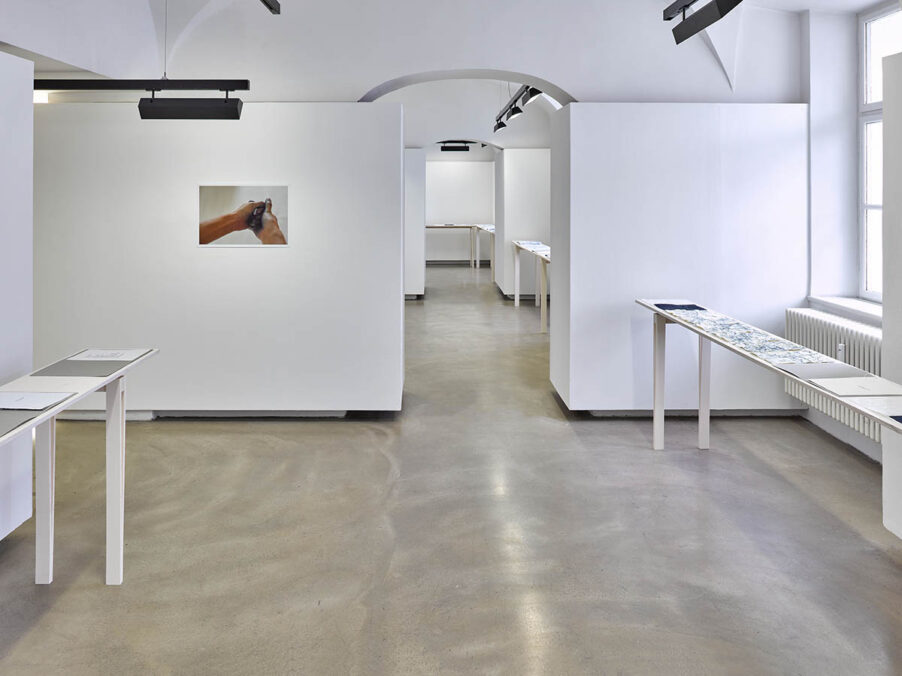 Ausstellungsansicht ACTA, Neue Galerie 2025. Foto: WEST. Fotostudio