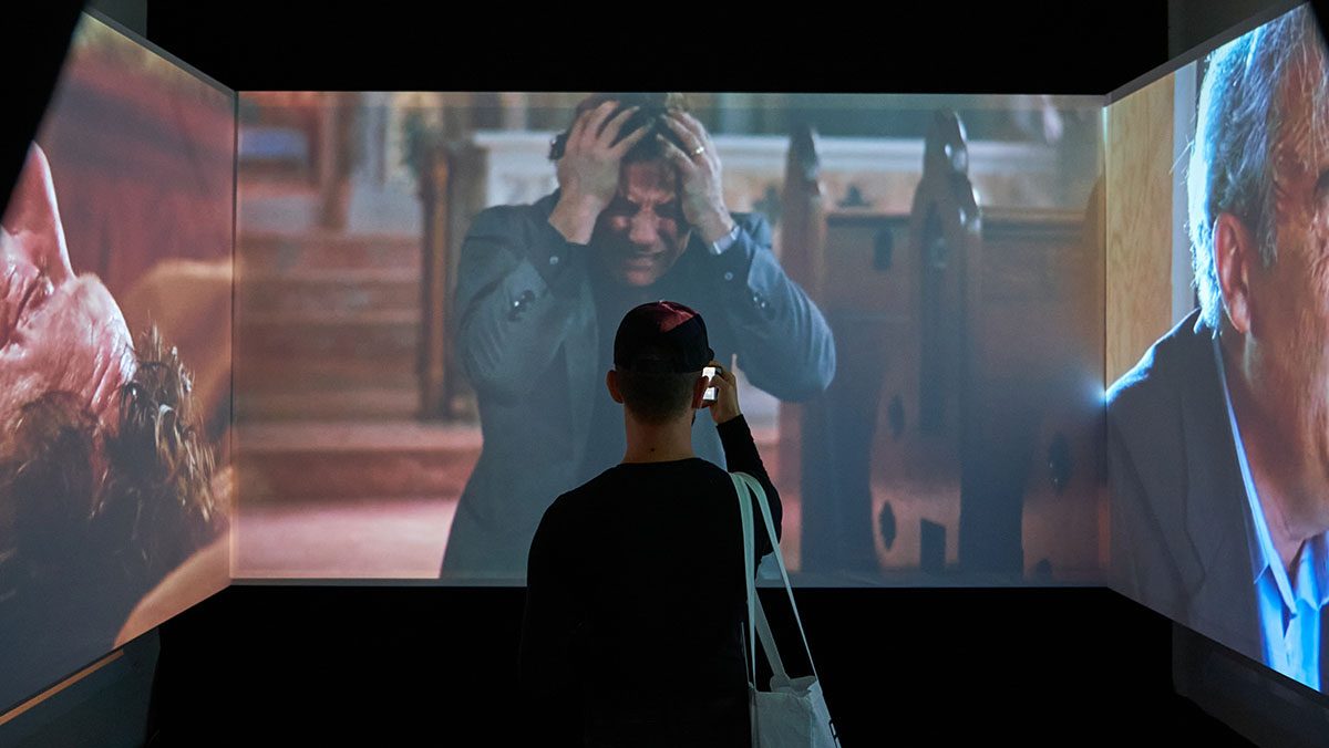 APOLOGIZING MEN Julia Niemann & Leonie Seibold