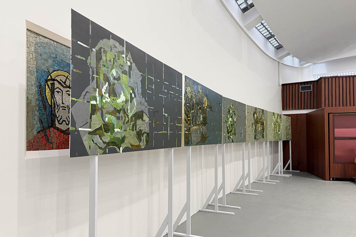 Exhibition view: Ata Sander & Vilmer Engelbrecht – 1,01, curated by Leon Janowski, Pfarrkirche Auferstehung Christi, Vienna, 2026