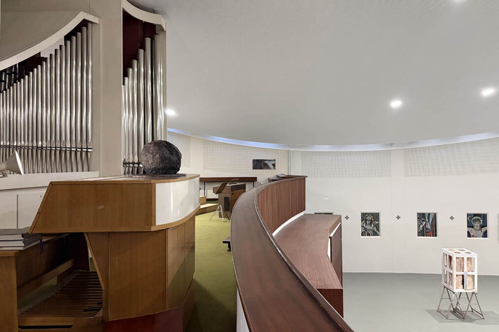 Exhibition view: Ata Sander & Vilmer Engelbrecht – 1,01, curated by Leon Janowski, Pfarrkirche Auferstehung Christi, Vienna, 2026