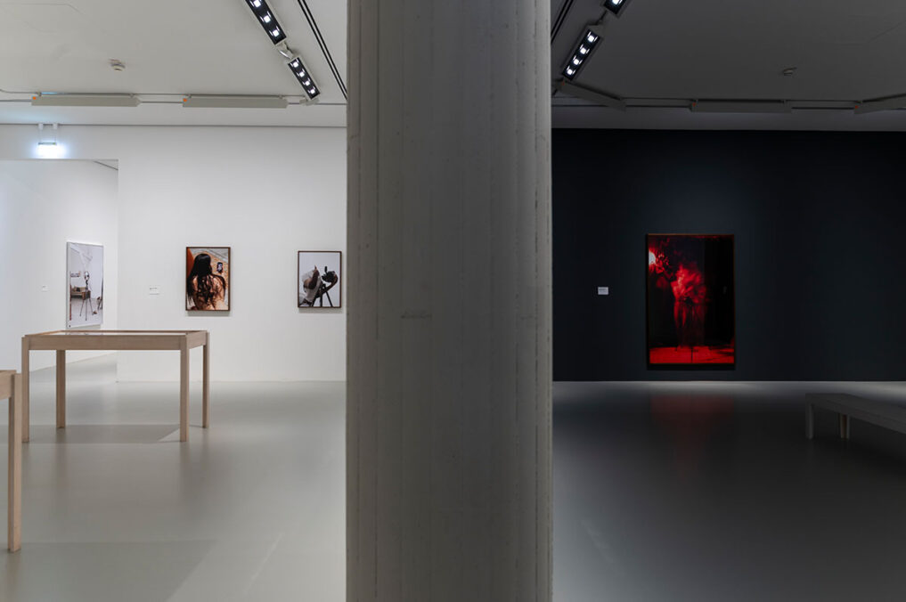 Ausstellungsansicht: Paul Mpagi Sepuya – Im Blick des Begehrens. © Herling/Herling/Werner, Sprengel Museum Hannover