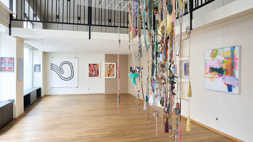 experimentelle Weise malerische Elemente an