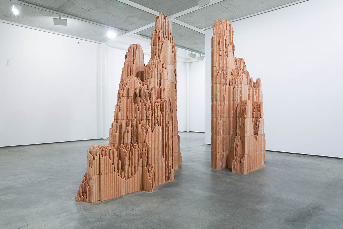 Falaise IV - Cathedrale, Kunst-Raum Riehen, 2022. © Axel Gouala ADAGP