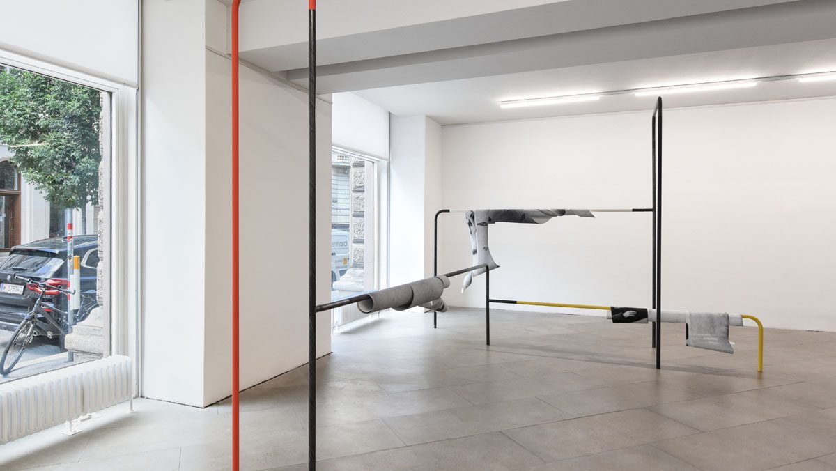 "MOTION INTO BEING" REFRAMED, Ausstellungseinblick 2021, Sofie Thorsen, Spielplastiken, 2013, (c) the Artist, Foto: eSeL.at - Joanna Pianka