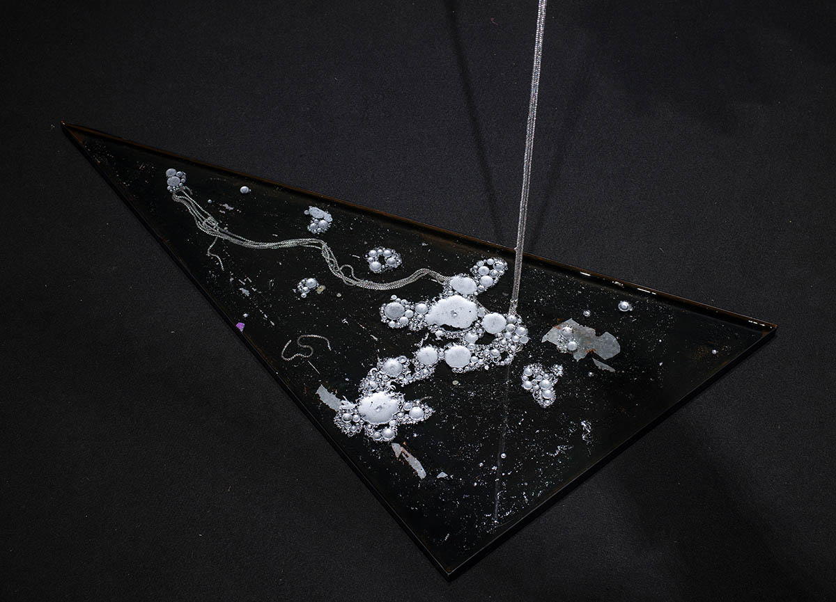 Céline Struger, Floor Still 2021, steel, water, ink, silverpigment, oil, 2x125x64