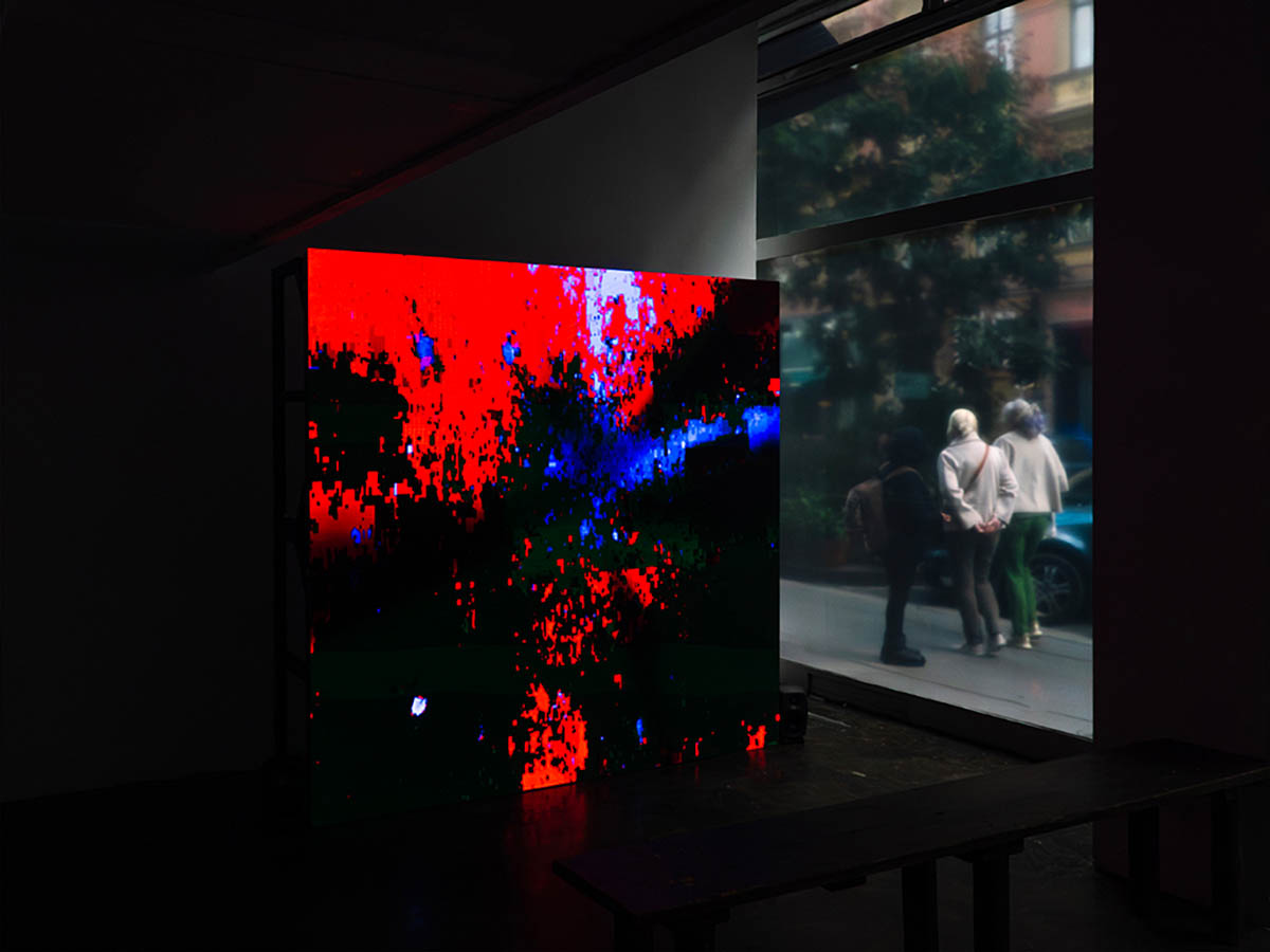Ausstellungsansicht: Closed Eyes Cinema, discotec Wien, 2026. Foto: Tina Kult