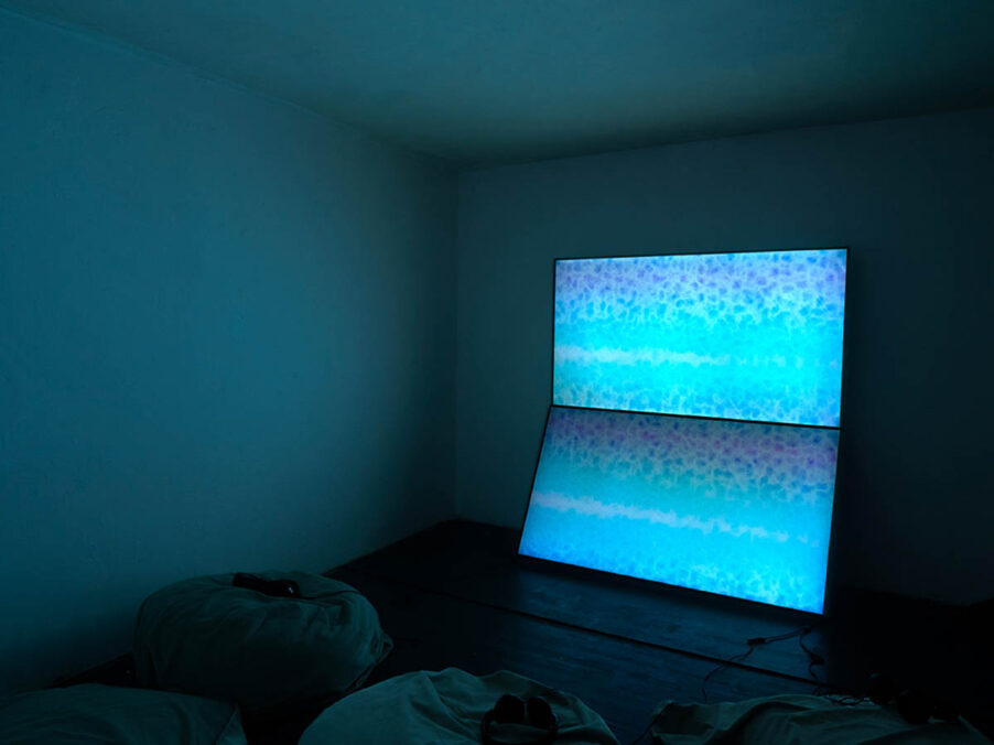 Ausstellungsansicht: Closed Eyes Cinema, Ganaël Dumreicher An Incident, discotec Wien, 2026. Foto: Tina Kult