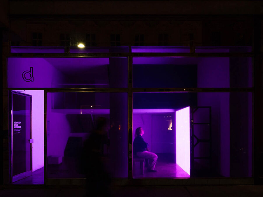 Ausstellungsansicht: Closed Eyes Cinema, discotec Wien, 2026. Foto: Tina Kult