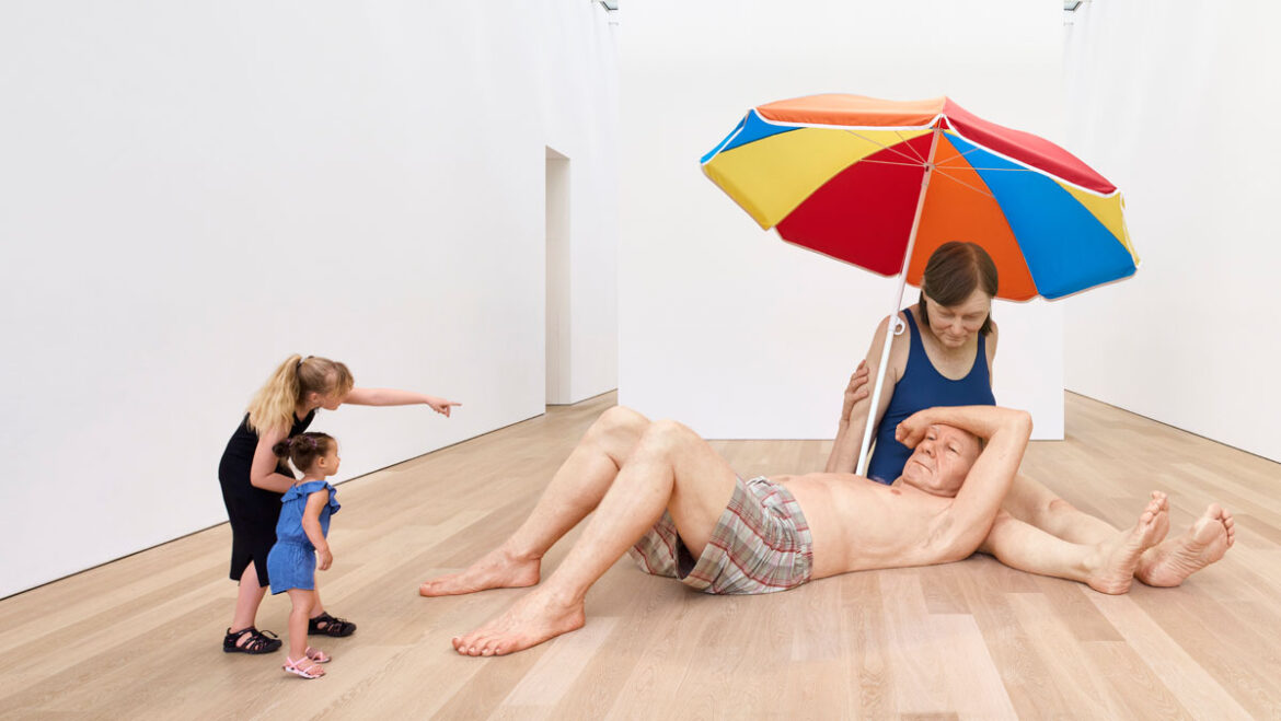 Collection Favourites Ron Mueck, Couple under an Umbrella, 2013. Collection Museum Voorlinden, co Pictoright Amsterdam 2026 © Antoine van Kaam.