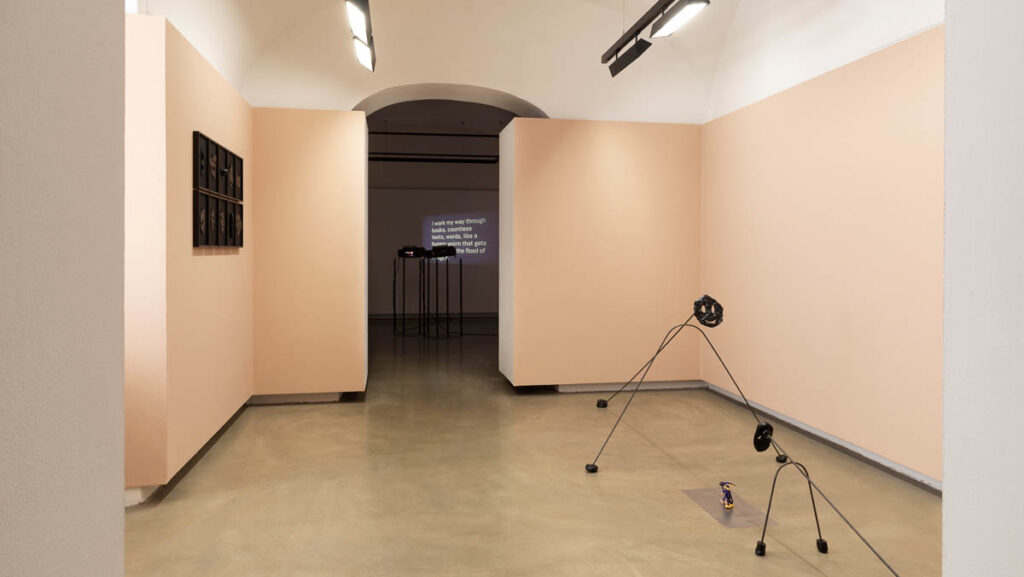 Ausstellungsansicht, Der Geist des Kumbhaka, Magda Stützer-Tóthová, Neue Galerie 2024. Foto: www.aslans.work