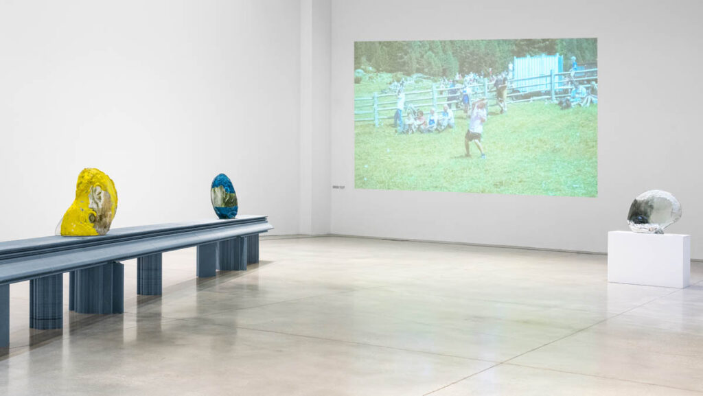 Diego Perrone, Pendio piovoso frusta la lingua. Exhibition view, MACRO, 2022