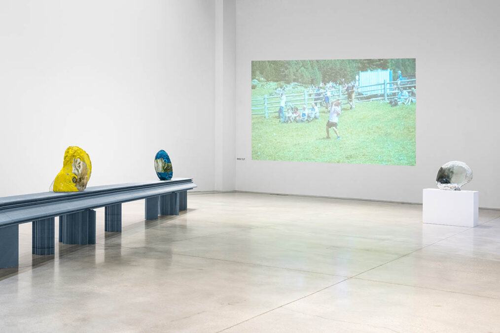 Diego Perrone, Pendio piovoso frusta la lingua. Exhibition view, MACRO, 2022