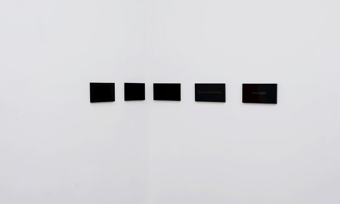 Elisabeth Molin, Did not end at (2020), alu frames, privacy films, texts, 17 cm x 2,23 m