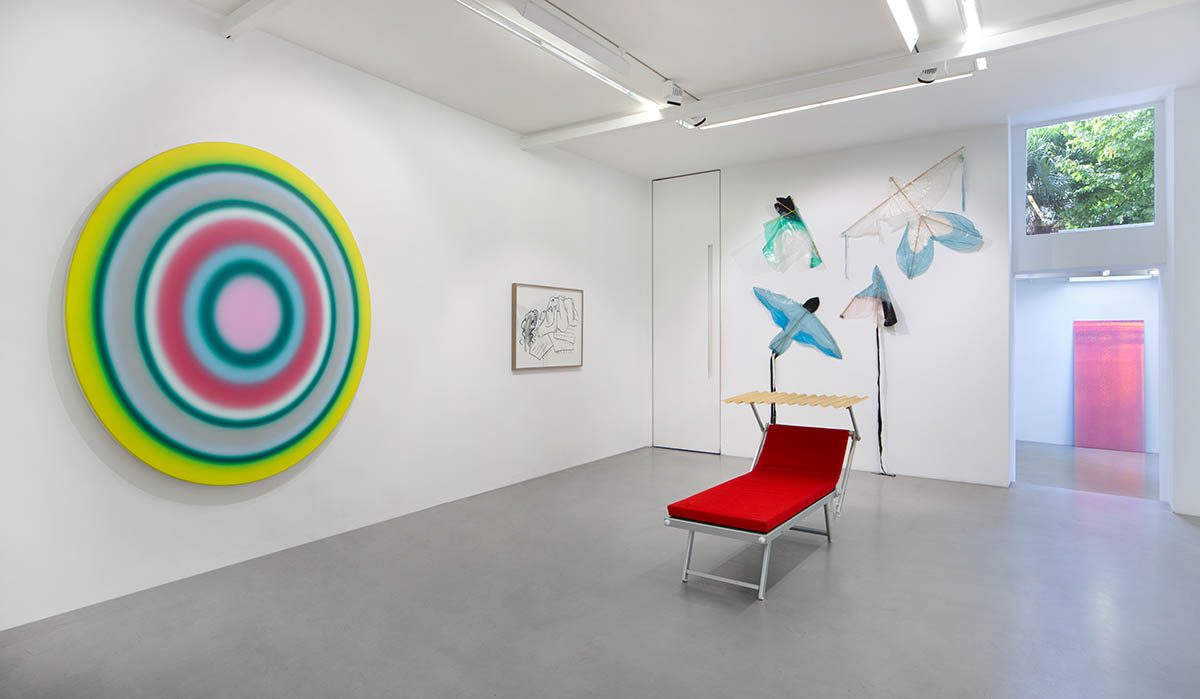 Exhibition views« Endless Summer », Curateur : Christian Alandete, kamel mennour (47 rue Saint-André-des-Arts, Paris 6), 2022