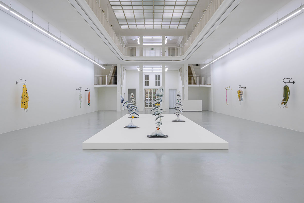 Magali Reus, Salt, installation view, Kunstverein Freiburg, 2026, photo: Marc Doradzillo, courtesy of the artist, The Approach, London; Tanya Bonakdar Gallery, New York; Galerie Greta Meert, Brussels; Galerie Mai36, Zurich