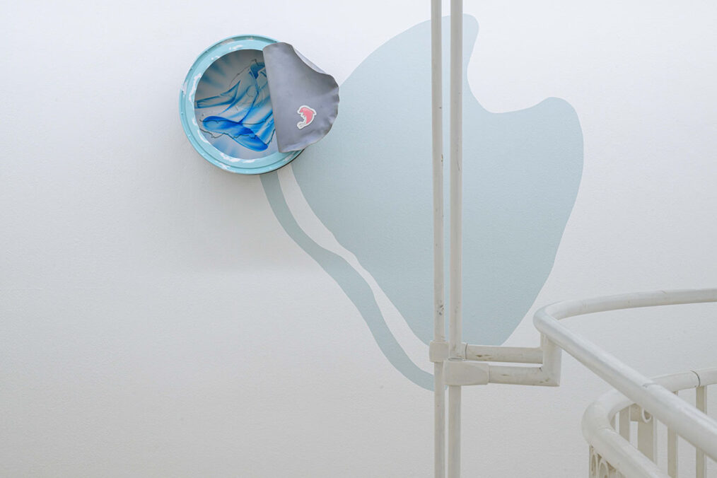 Magali Reus, Salt, installation view, Kunstverein Freiburg, 2026, photo: Marc Doradzillo, courtesy of the artist, The Approach, London; Tanya Bonakdar Gallery, New York; Galerie Greta Meert, Brussels; Galerie Mai36, Zurich
