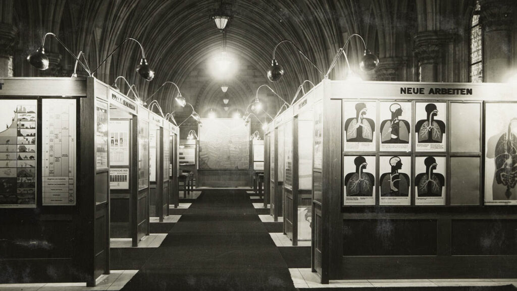 Permanent exhibition of the Gesellschafts- und Wirtschaftsmuseum in the Volkshalle in Vienna City Hall, 1927 | Photo: Birgit and Peter Kainz, Wien Museum