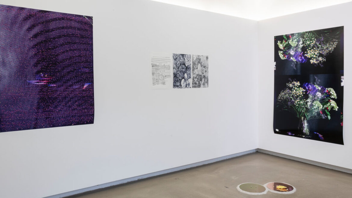 Exhibition: Stephanie Stern Exhibition view: Stephanie Stern. Under Pressure. ΔS — Orders of Glass. Photo: Daniel Jarosch