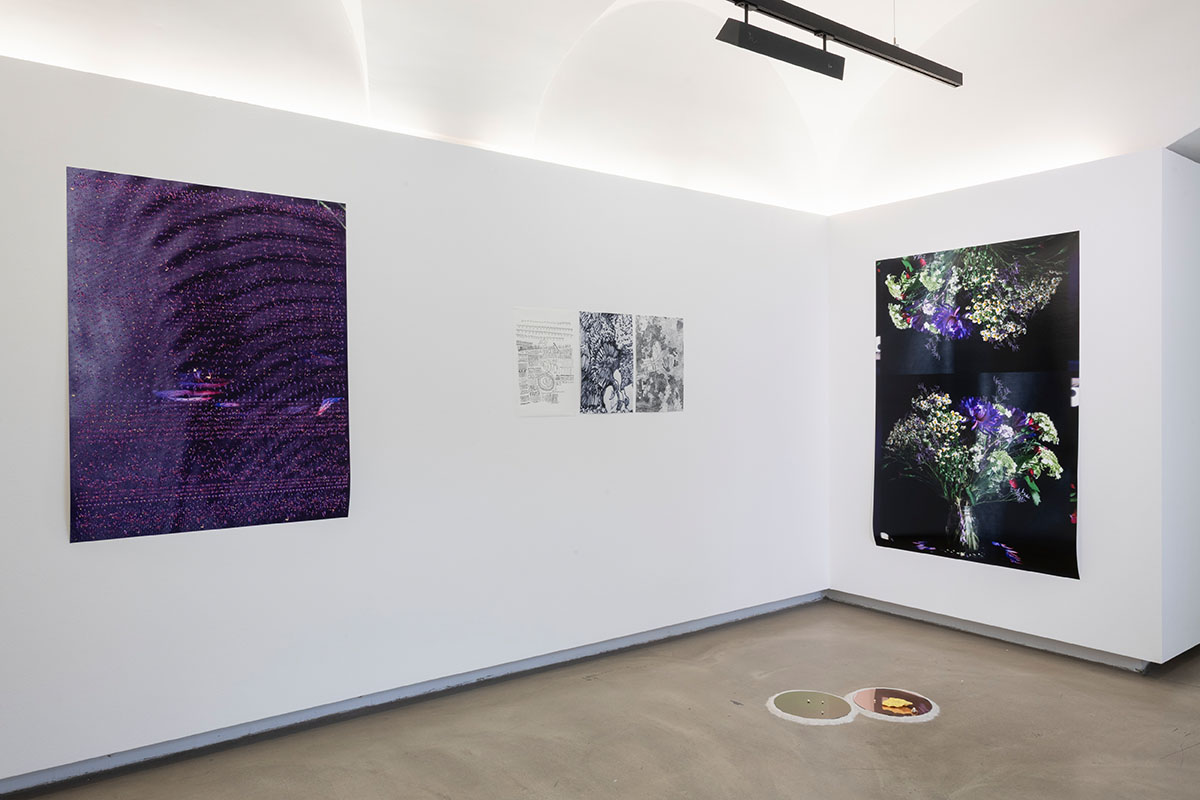 Exhibition view: Stephanie Stern. Under Pressure. ΔS — Orders of Glass. Photo: Daniel Jarosch