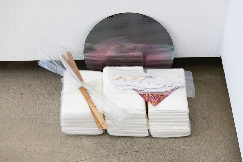 Exhibition view: Stephanie Stern. Under Pressure. ΔS — Orders of Glass. Photo: Daniel Jarosch