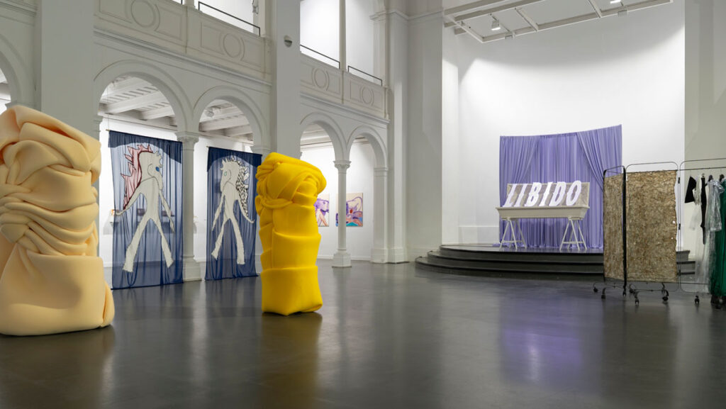 Exhibition view: fight or flight: SEX, Studio 1, Kunstquartier Bethanien, Berlin, 2026. Courtesy of GRUPPE GORGONE.