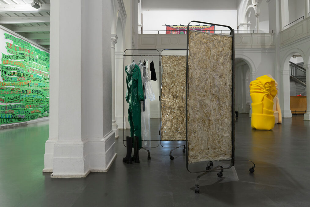 Exhibition view: fight or flight: SEX, Studio 1, Kunstquartier Bethanien, Berlin, 2026. Courtesy of GRUPPE GORGONE.