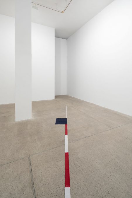 Francesco Arena, Terza mostra: tre cose, 2021, Installation view at Galleria Raffaella Cortese, Milano, Ph. Roberto Marossi