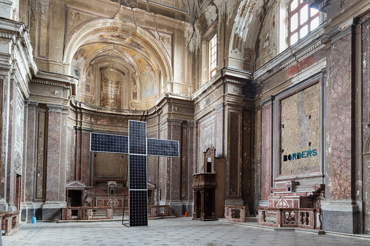 Eugenio Tibaldi, HABITAT 01, 2020, installation view at Aquapetra Resort & Spa. Cooperation between Auquapetra Parco D’Arte, Collezione Agovino and Galleria Umberto Di Marino. Photo: Courtesy of Danilo Donzelli