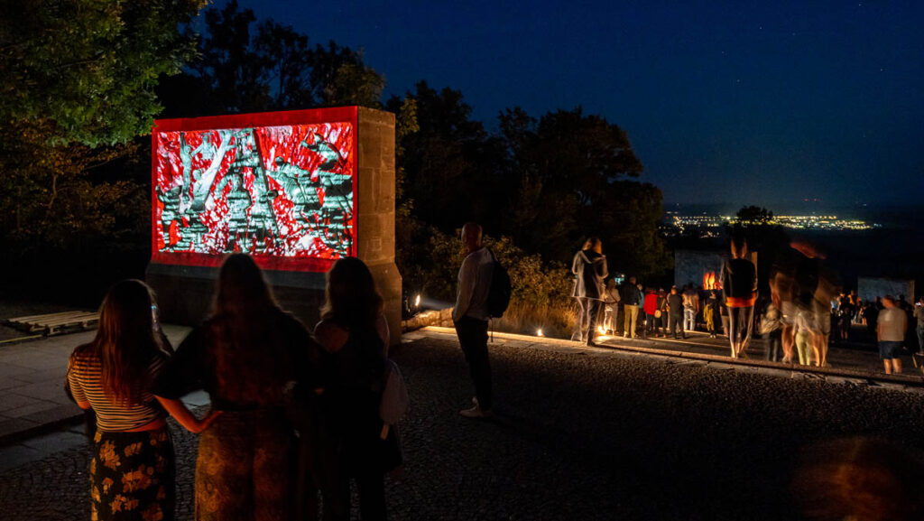 Der Stelenweg - mammasONica mit "Ghostpoets" © Tristan Vostry, Genius Loci Weimar 2024