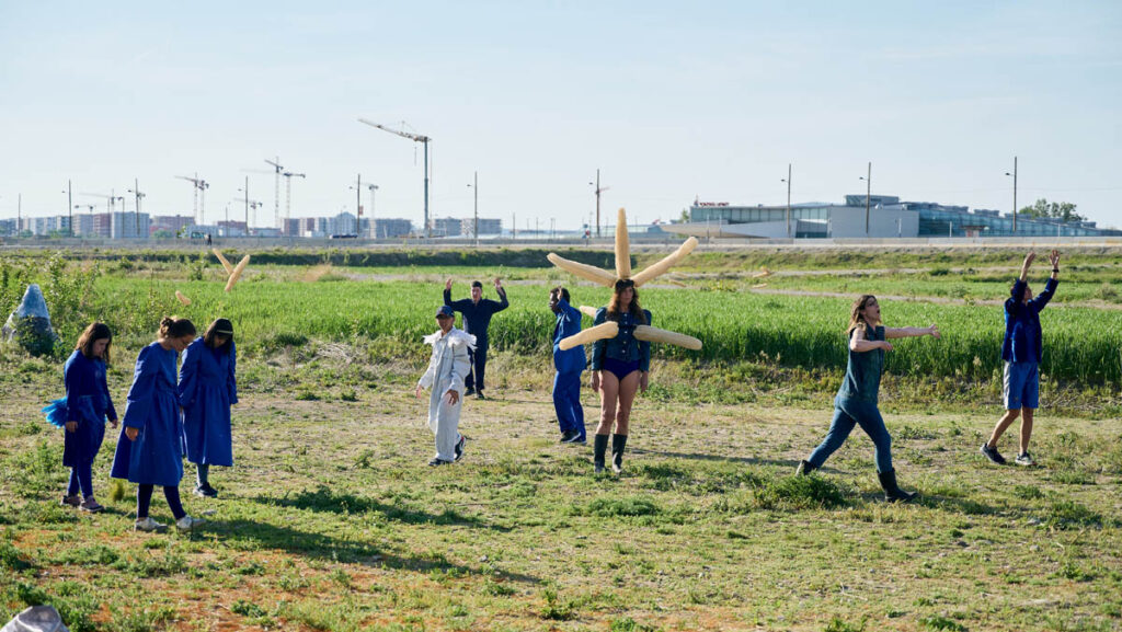 Einfühlen in die Risse der Erde