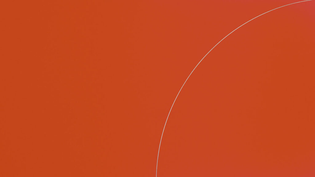 Kreisform in Rot, 1984/85, Acrylfarbe auf Edelstahl, geschliﬀen 140 × 280 × 4 cm HB/Ef 285, Sammlung Liaunig, Inv.-Nr. 2817
