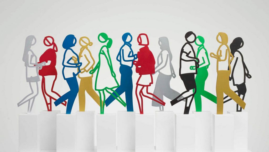 Julian Opie, Running People, 2020, 12 eloxierte Aluminium- Figuren auf Sockeln, Ed. Von 20