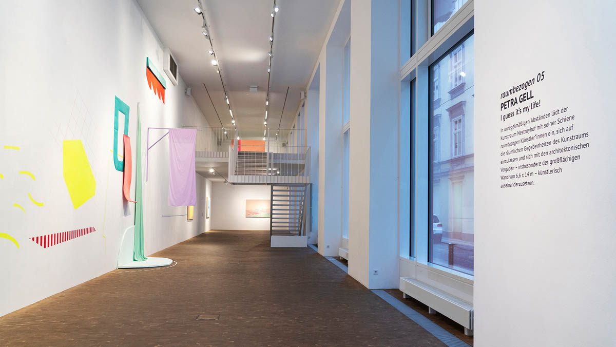 I guess it’s my life! Petra Gell Petra Gell, raumbezogen 05, I guess it's my life!, 2021-2022. Exhibition view at Kunstraum Nestroyhof.
