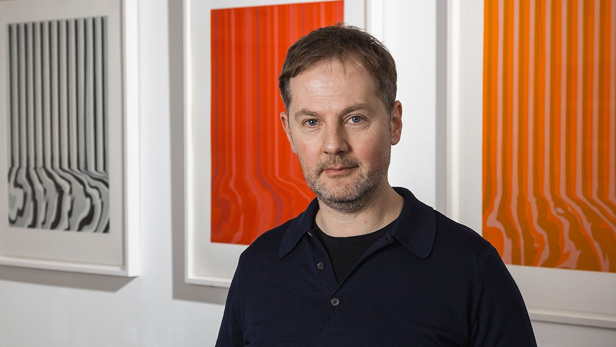 Ian Davenport in seiner Ausstellung in Salzburg, 2013, (c) Galerie HAAS & GSCHWANDTNER Salzburg