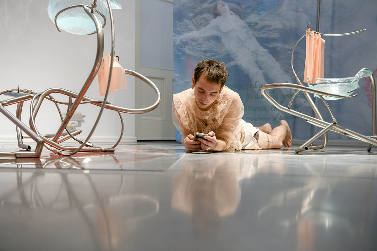 Andrej Beštak & Anja Leko, I Wish I’d Only Look And Didn’t Have To Lick. Photography: Juraj Vuglač / HDLU