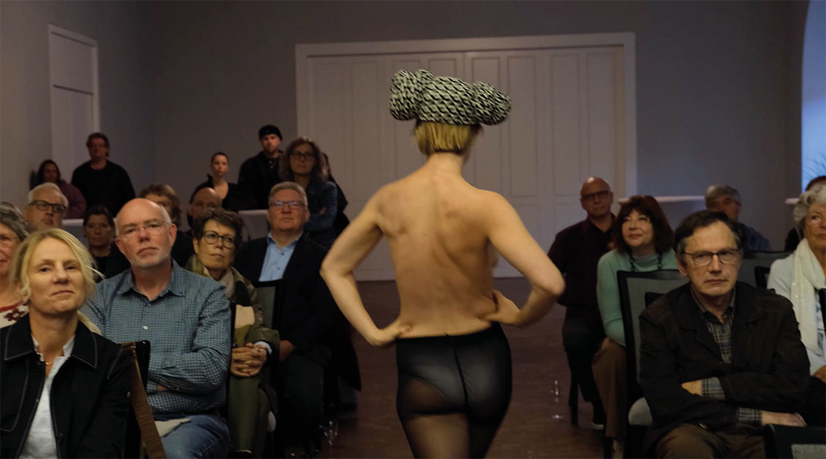 A fashion show. Performed at Schloss Moyland. Photo: Fabian Frakain